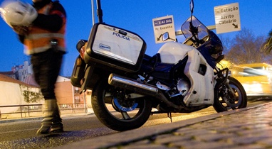 No patrulhamento normal, os agentes da Esquadra de Motociclistas andam em dupla, seja no trânsito, nas acções de fiscalização ou de segurança.
