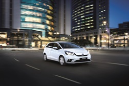 Novo Honda Jazz tecnologia Full Hybrid e:HEV - E avançadas soluções de conetividade