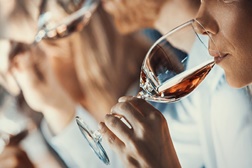 Católica apresenta estudo sobre impacto do vinho na pandemia