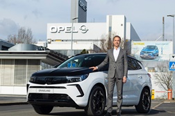 Stellantis investe 130 milhões de euros na fábrica para o sucessor eléctrico do Opel Grandland - Produção novo veículo iniciar-se-á no segundo semestre de 2024
