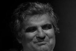 Mário de Oliveira revela dupla faceta de pintor e compositor na livraria Ler Devagar