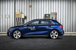 Audi abastece com combustíveis sustentáveis na fábrica - R33 Blue Gasoline e R33 Blue Diesel