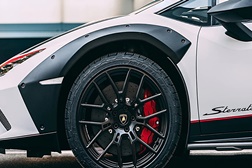 Bridgestone com a Lamborghini no desenvolvimento do 1º Pneu Run-Flat TT - Para o Huracán Sterrato