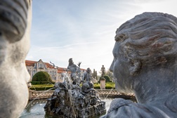 Nova visita desvenda segredos dos jardins do Palácio Nacional de Queluz - Visitantes podem aceder pela primeira vez às jaulas que acolheram animais selvagens no século XVIII