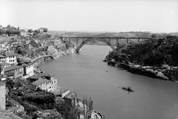 Exposição de Fotografia sobre o Porto e Douro nos antigos armazéns da Croft