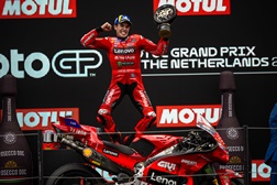 MotoGP 2025 - Assen - Bezzecchi brilha na festa de Marquez