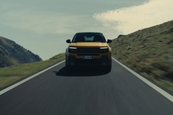 Jeep® Avenger estrela na série digital “Liberdade concentrada - E estão abertas as pré-reservas para o Jeep Avenger 1st Edition até 30 de Novembro