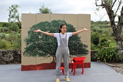 Joana Gama em "As árvores não têm pernas para andar" © Ana Lúcia Figueiredo