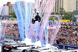 Travis Pastrana bateu recorde de Evel Knievel em Las Vegas