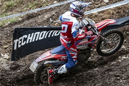 Steve Holcombe levou a melhor sobre Brad Freeman no Mundial de EnduroGP em Itália