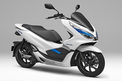 Scooter Honda PCX vai ter versões Eléctrica e Híbrida