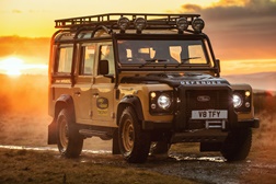 Clássico Land Rover defender regressa à vida com a Goodyear - Numa edição limitada feita à mão inspirado no “Camel Trophy”