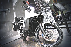 Harley-Davidson 750 Stealth - Fabricada na India, modificada na Tailândia com aval americano?