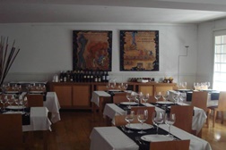 Quinta dos Plátanos e Joaquim Arnaud fornecem restaurante da Associação 25 Abril
