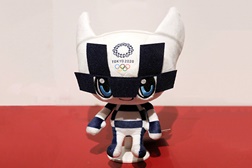Exposição "Mascotes Olímpicas: De talismãs a símbolos de identidade" no Museu do Oriente