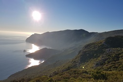 Um dia na Arrábida. Com mistério, crimes, amores e vistas deslumbrantes!