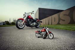 Lego e Harley-Davidson juntam forças e apresentam uma Fat Boy de mais de 1000 peças