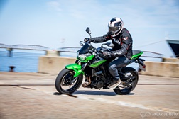 Teste Kawasaki Z400 – O tamanho não é tudo!