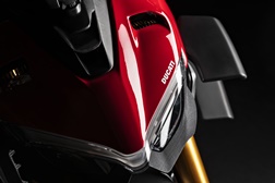 Uma Ducati Streetfighter V2? Claudio Domenicali diz que sim!