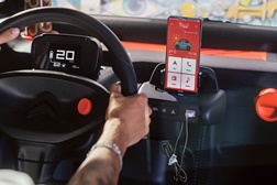 "MY AMI PLAY": inovação para facilitar a conectividade a bordo do AMI - O seu telemóvel como ecrã tátil do AMI