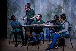 "Além da dor", de Alexander Zeldin, com encenação de Rodrigo Francisco, para a Companhia de Teatro de Almada
