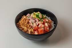 Poké Praça: O novo espaço de poké bowls de Campo de Ourique