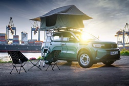 Pura experiência ao ar livre: o novo Opel Frontera com tenda de tejadilho - Tenda com espaço para até duas pessoas num formato compacto, montagem e desmontagem rápidas, tecido resistente às intempéries