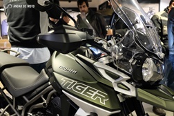 Apresentação aos clientes Triumph da nova Tiger 800