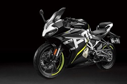 A 300SR é a proposta da CFMoto para entrar no mundo das desportivas