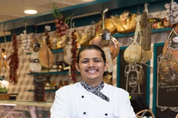 Chef Tanka Sapkota juntou 4326,57€ em ação para ajudar famílias carenciadas