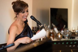 Patrícia Vasconcelos no Café-Concerto do Teatro Municipal Joaquim Benite