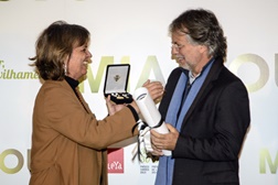 Mia Couto recebe medalha da cidade de Lisboa