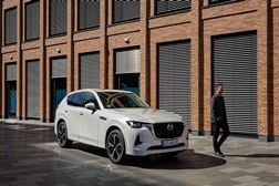 No Mazda CX-60 o Rhodium White é um golpe de mestre da Mazda - Uma cor com um brilho único semelhante ao metalizado