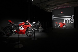 A Fascinante História da Origem da Ducati Panigale V4 em Exposição