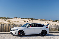 Família Honda Civic premiada com 9 prémios - Em três meses com o Honda Civic e:HEV e o Honda Civic Type R