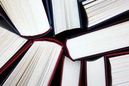 FNAC celebra o Dia Mundial do Livro com oferta de livros no Metro de Lisboa