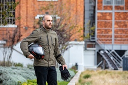 Conjunto Goldenbat: REV'IT! e Schuberth - Urbano "chic"