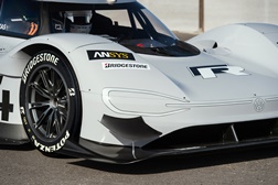 Volkswagen id. R e Bridgestone querem trazer o recorde de volta para os veículos elétricos - No inferno verde da pista de Nürburgring