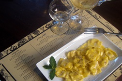 Ravioli ripieni artigianali