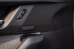 Mazda MX-30: A experiência BassMatch - Recolocação dos woofers permite uma melhor disseminação do som