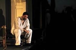 Nuno Lopes em "A noite da iguana", de Tennessee Williams, com encenação de Jorge Silva Melo.