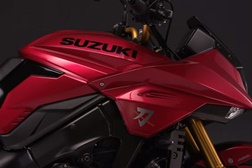 Veja as novas cores da Suzuki Katana numa exposição virtual