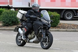 Ducati Multistrada V4 novamente apanhada em testes