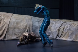 Please Please Please, de La Ribot, Mathilde Monnier e Tiago Rodrigues, chega ao D. Maria II