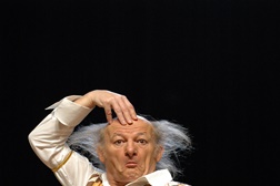 "Clown" do Cirque do Soleil encena nova peça do Teatro Extremo