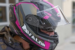 Caberg Avalon X: o capacete que alia segurança, conforto e design moderno