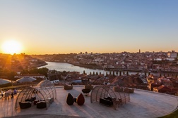 The Yeatman reabre os terraços do Dick’s Bar & Bistro e do restaurante The Orangerie