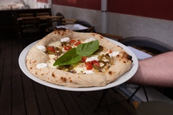 Veramente sugere pizza de sardinha para celebrar os Santos Populares
