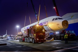 O Mercedes Actros 4163 SLT também puxa um AIRBUS - Uma operação de transporte pesado na Alemanha