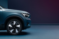 Novos Volvo C40 Recharge e XC40 Recharge - Maior autonomia, carregamento mais rápido e opções de tração traseira